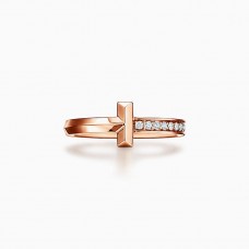 Anillo Tiffany de un solo lado con diamantes Tiffany T de oro rosa T1 estilo celebridad
