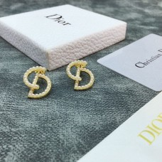Pendientes de botón chapados en oro amarillo con perla blanca y logotipo de Your Dior CD de Christian Dior de edición limitada Precio