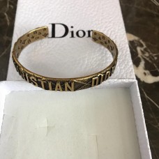 Precio del brazalete de latón con estampado del logotipo de Dior