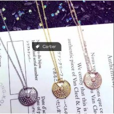 Collar Amulette de Cartier de Diamantes en Oro Amarillo, Oro Blanco y Oro Rosa