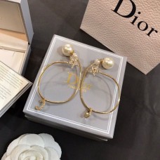 Pendientes colgantes circulares chapados en oro amarillo con perla blanca y estrella de diamantes pavimentados de Christin Dior