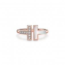 Anillo Tiffany T de alambre con doble T y diamantes en oro rosa y nácar