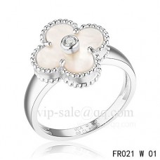 Anillo Van Cleef Alhambra de oro blanco con nácar blanco