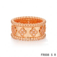 Anillo con trébol rosa de Van Cleef Arpels con diamantes redondos