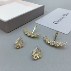 Pendientes Dior Mimirose con motivo de letras y logotipo en oro amarillo con pavé de diamantes