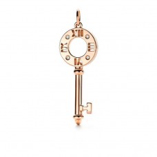Collar con colgante de llave perforada en oro rosa Atlas de Tiffany Keys para precio tonificado en el Reino Unido