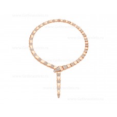 Collar Bvlgari Serpenti en oro rosa de 18 quilates con pavé de diamantes