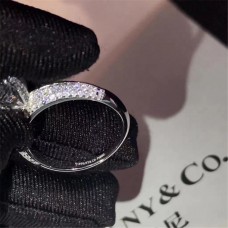 Anillo de compromiso con engaste Tiffany, imitación de diamantes con estilo