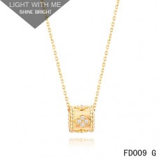 Collar con colgante de trébol Van Cleef Arpels Perlee de oro amarillo con diamantes