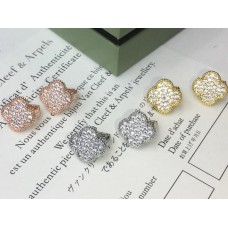 Pendientes Van Cleef Arpels Magic Alhambra con pavé de diamantes en 3 colores