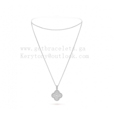 Collar largo Van Cleef Arpels Magic Alhambra de oro blanco con pavé de diamantes